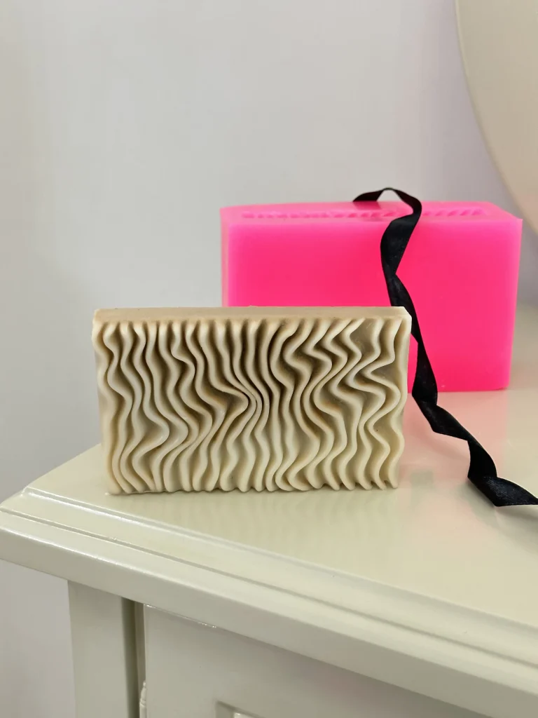 قالب دیوار موج