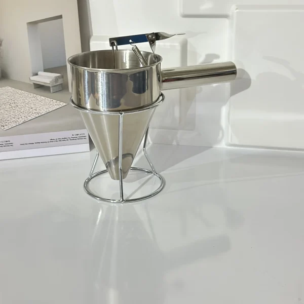 قیف ضامن دار