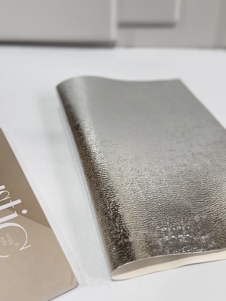 چرم خطی نقره ای