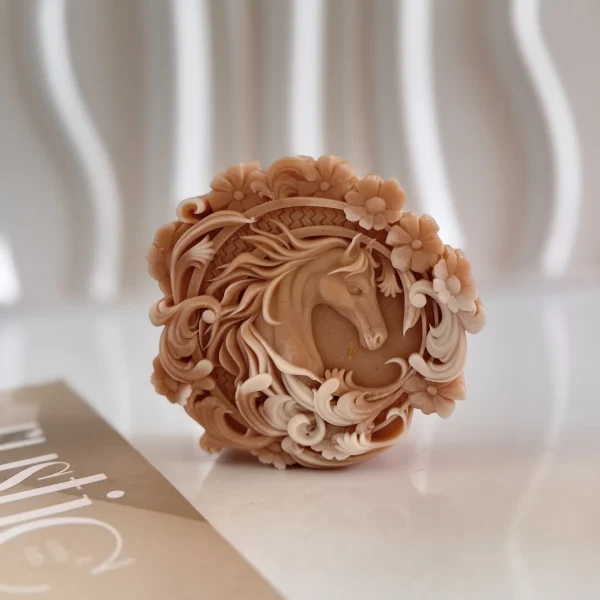 قالب اسب کتیبه گلدار